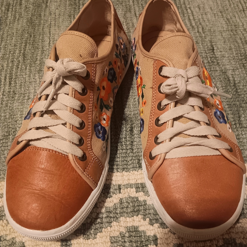 MEXICANA Tan Sneakers with Multicolor Floral Embroidery - Picture 4 of 4
